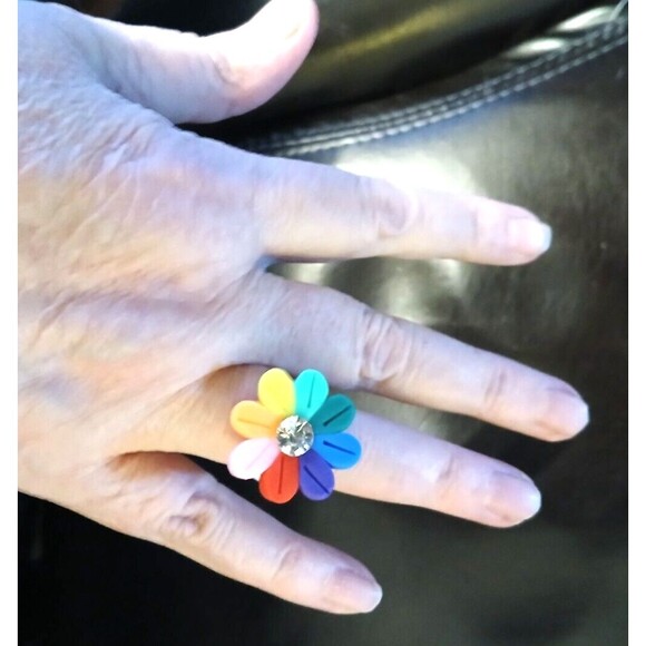 CUTE Thick Plastic Multicolor flower Ring Size 7.5 Solitaire - Picture 4 of 5